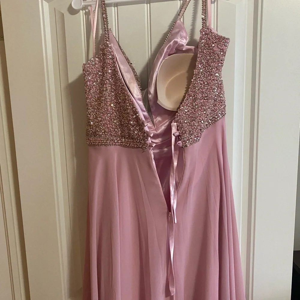 Graduation dress. Worn once. Size XXL with some alterations (I’m 5’4”, C cup) - Picture 3 of 4